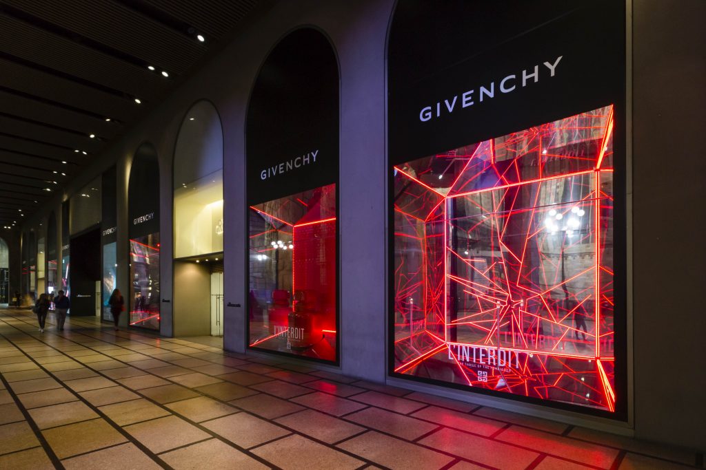 Givenchy L’Interdit 12 vetrine La Rinascente Duomo Milano