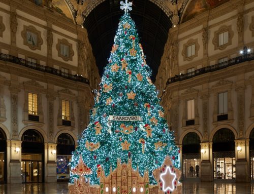 The magic of the Swarovski Tree enchants Milan